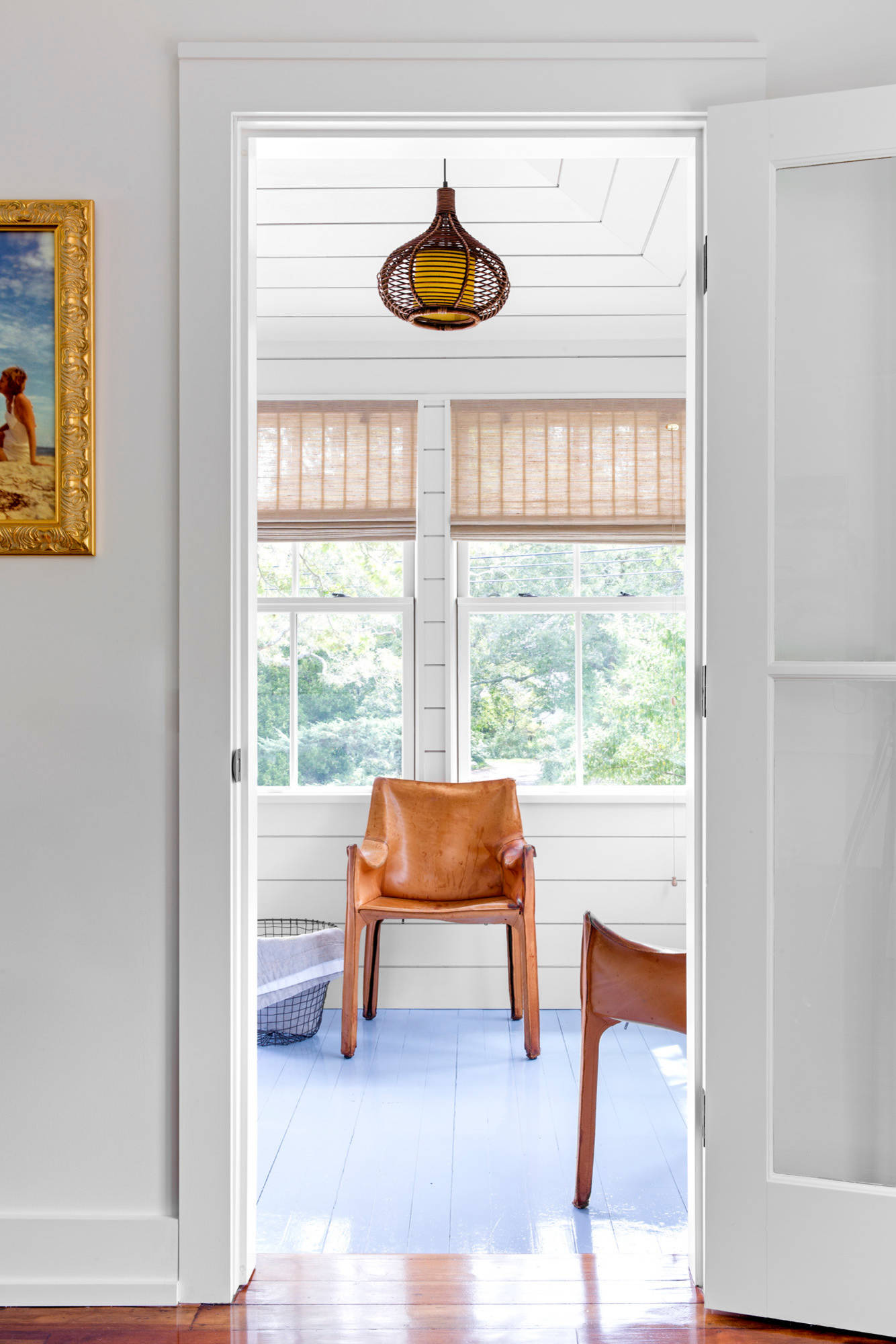 cottage home decor example of coastal home tour featuring entryway