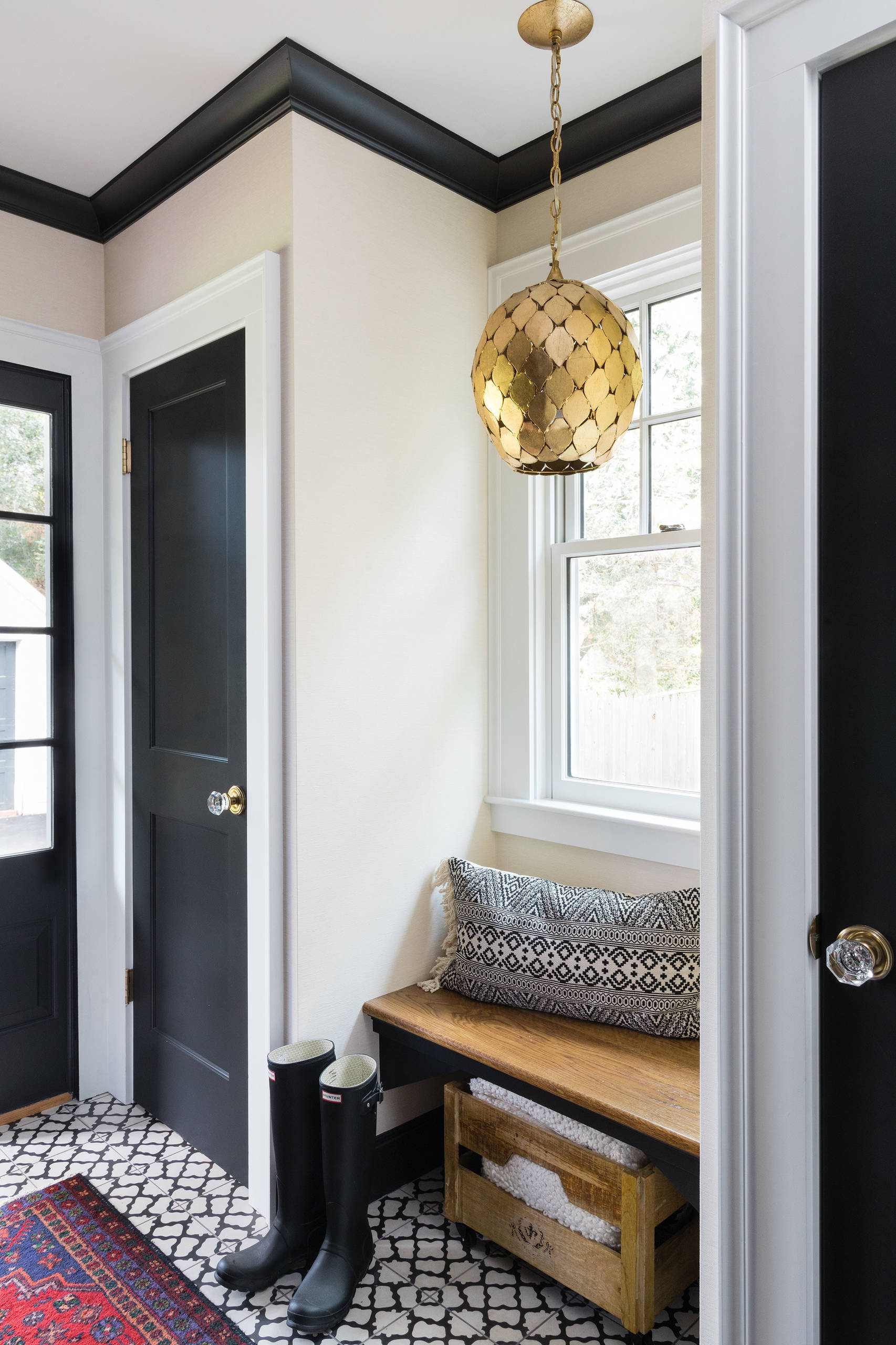 Charming home tour featuring colonial home decor style mudroom