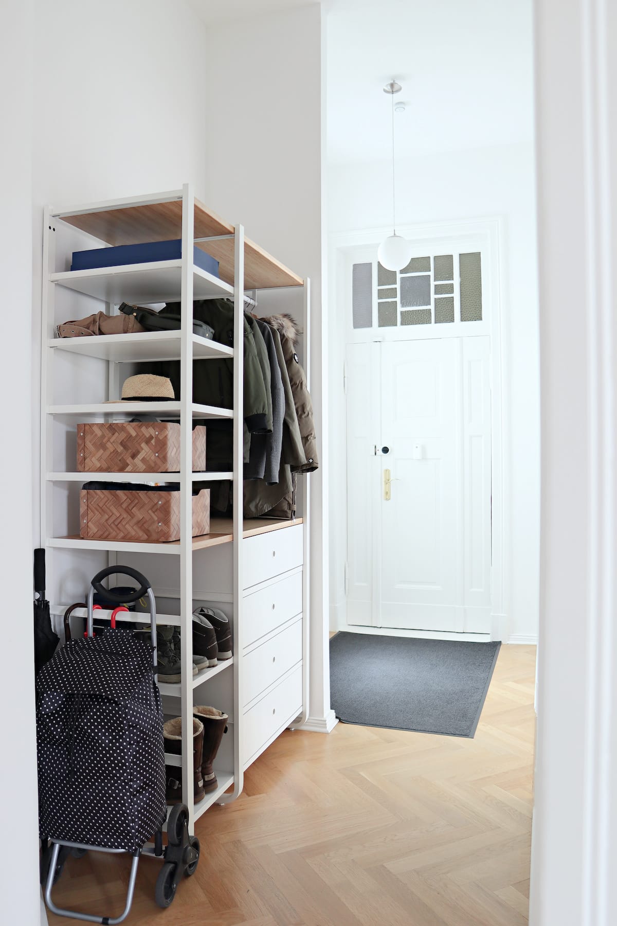 Modern minimalist decor family home featuring entryway