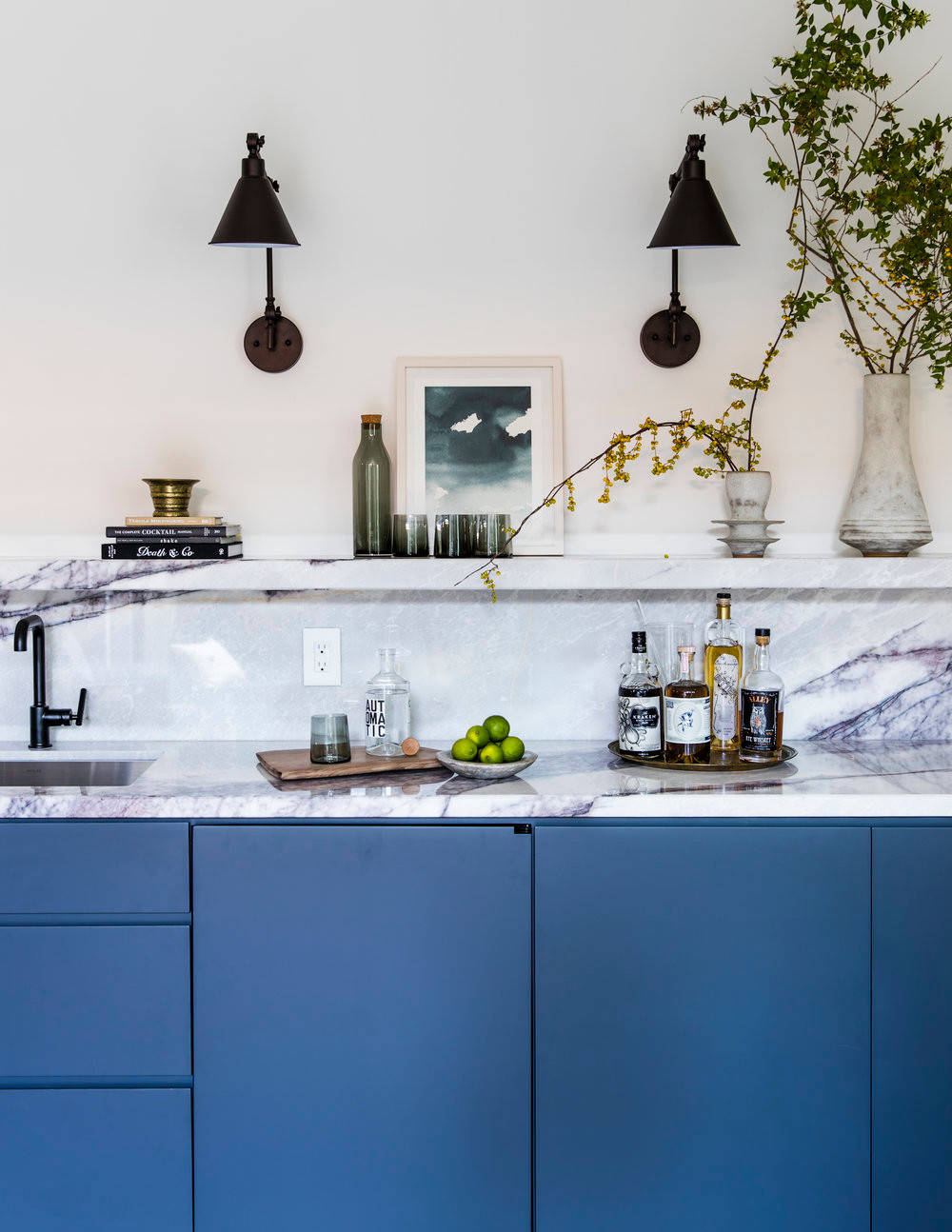Contemporary home tour featuring wet bar