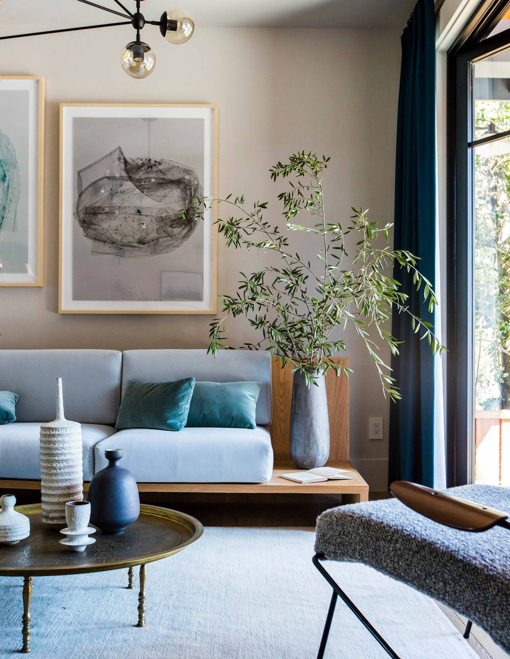 Contemporary home tour featuring main living room