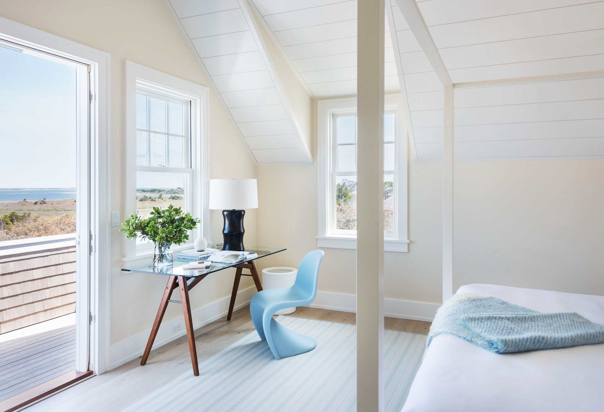 modern farmhouse decor home tour featuring coastal contemporary style
