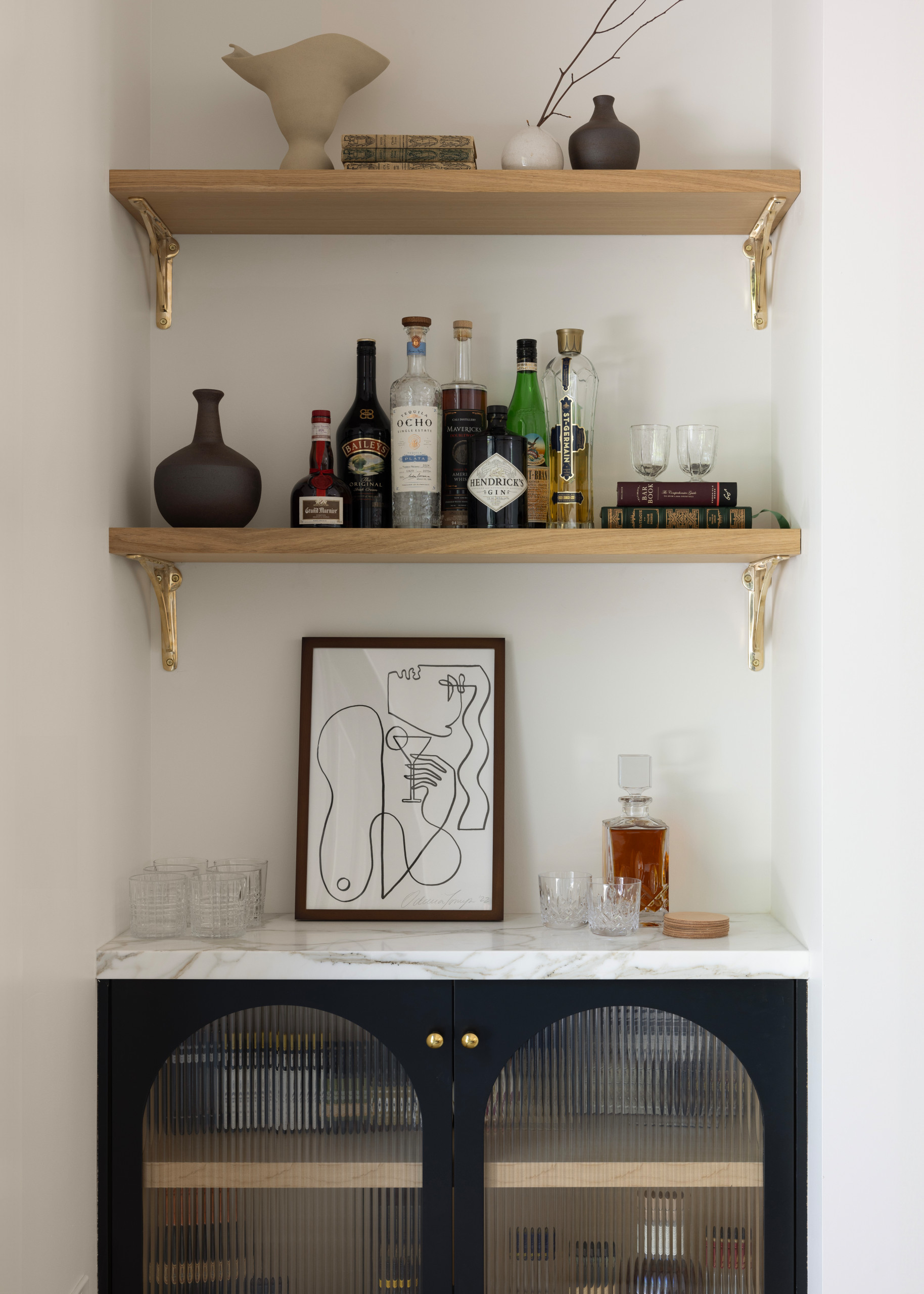 Organic modern home tour example featuring bar