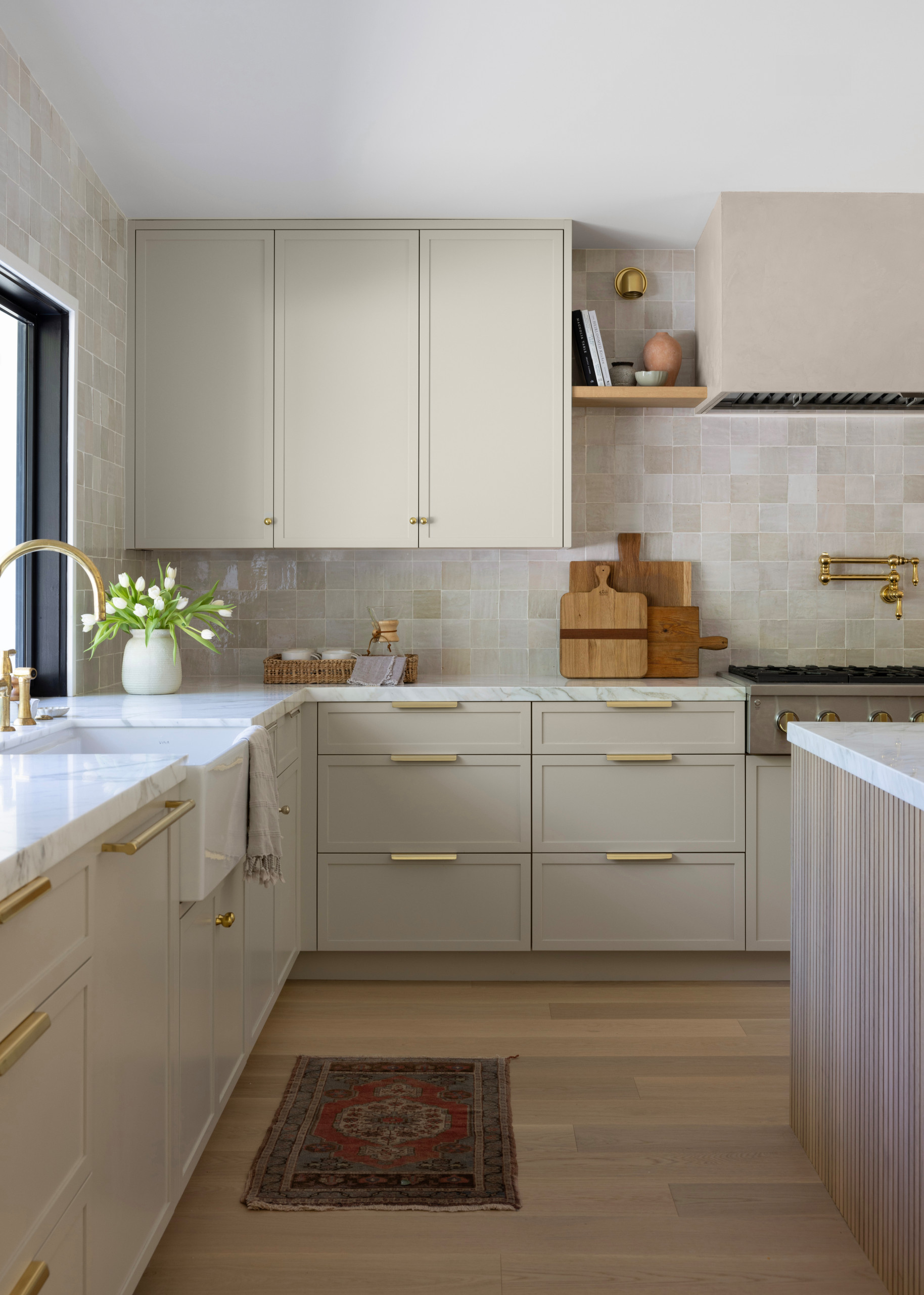 Organic modern home tour example featuring kitchen