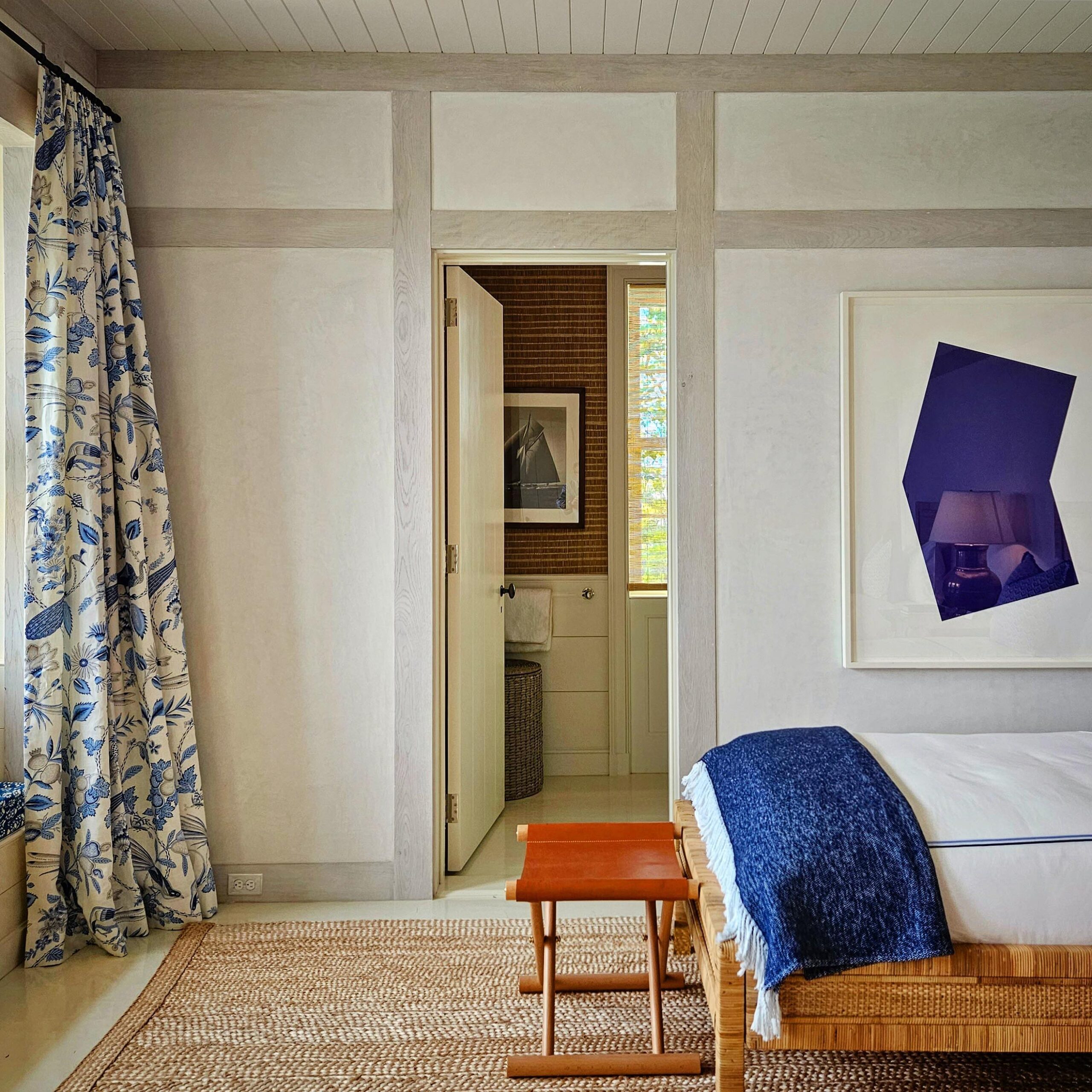 texture ñayering example of cozy fall decor modern bedroom