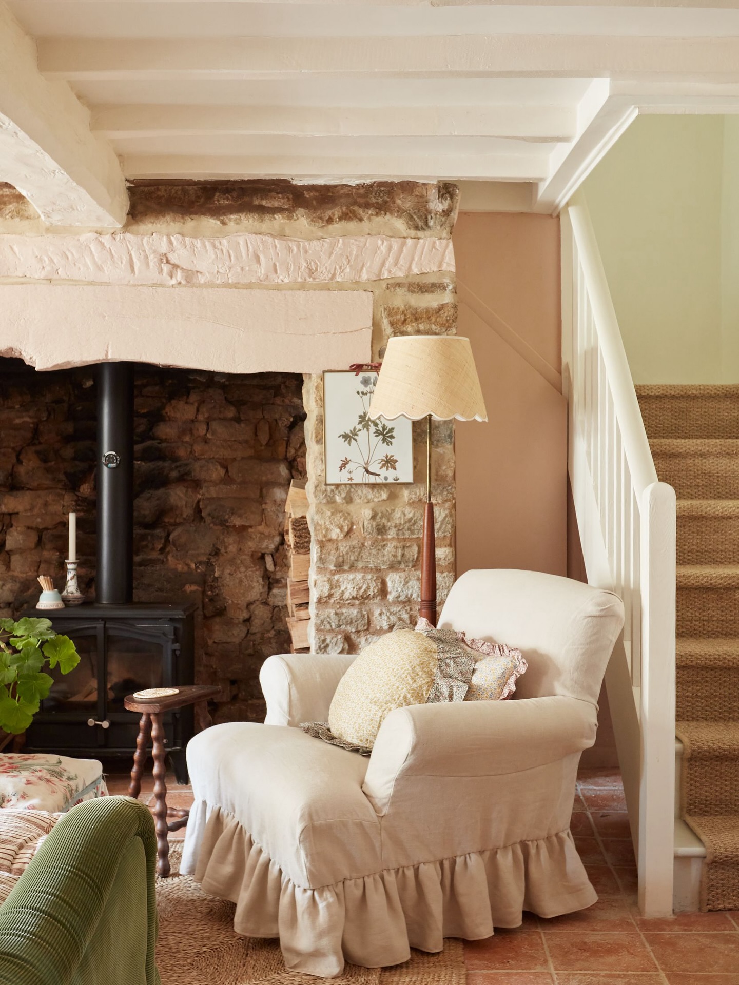 texture ñayering example of cozy fall decor living room
