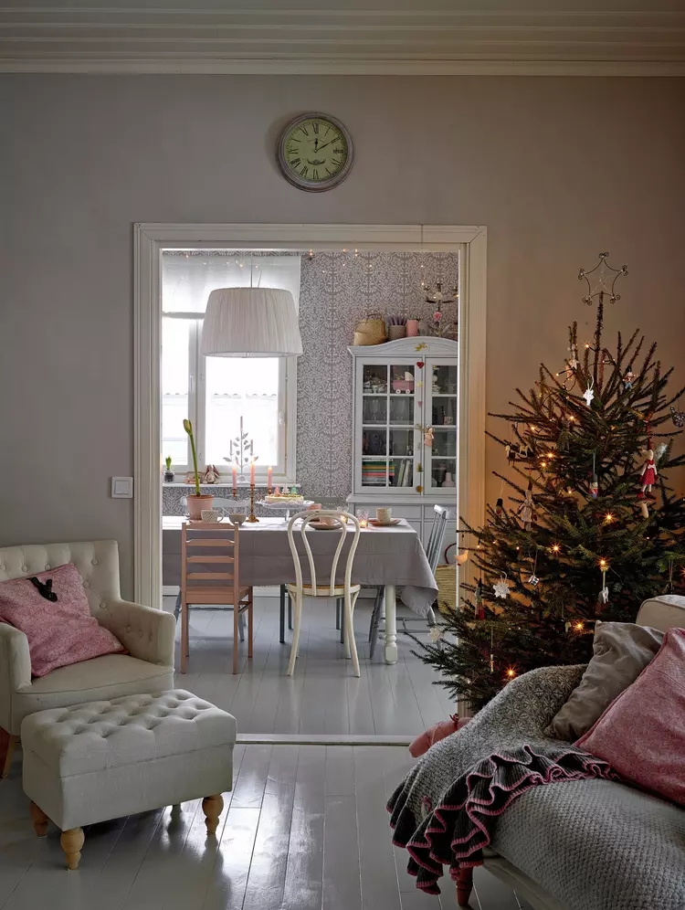 budget Christmas decorating ideas featurng a open kitchen with holiday decorations