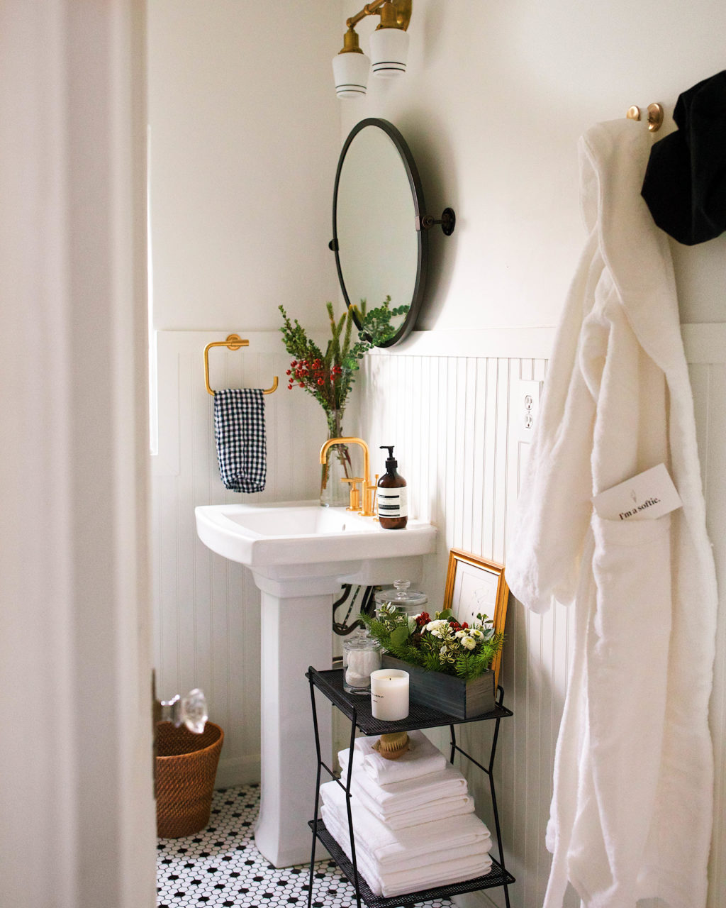 bathroom with holiday theme budget Christmas decorating ideas