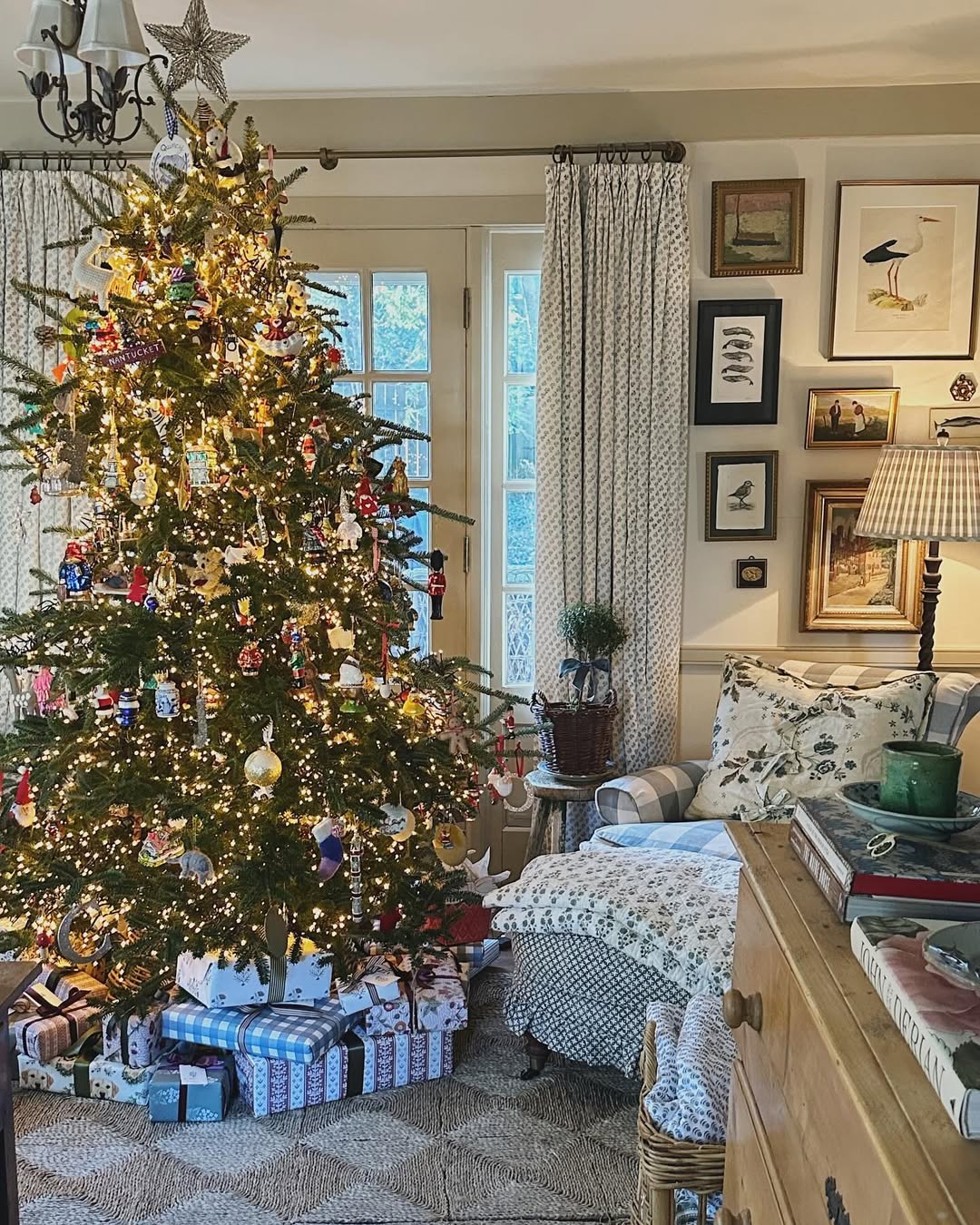 Ralph Lauren Christmas Tree Decor ideas featuring traditional living room