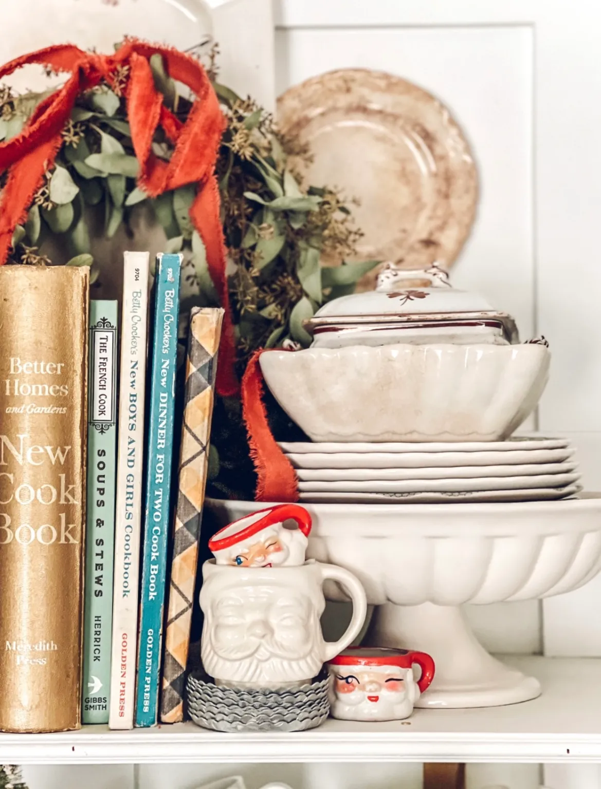 Budget Christmas kitchen styling tips and ideas featuring retro vignette