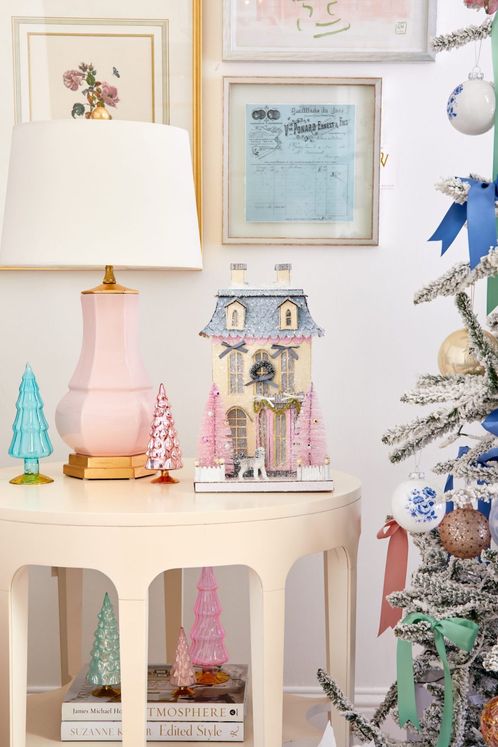 Small pastel Christmas decor ideas featuring vignette