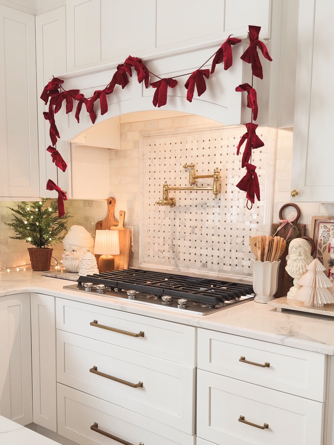 Budget Christmas kitchen styling tips and ideas featuring bow garland above stove