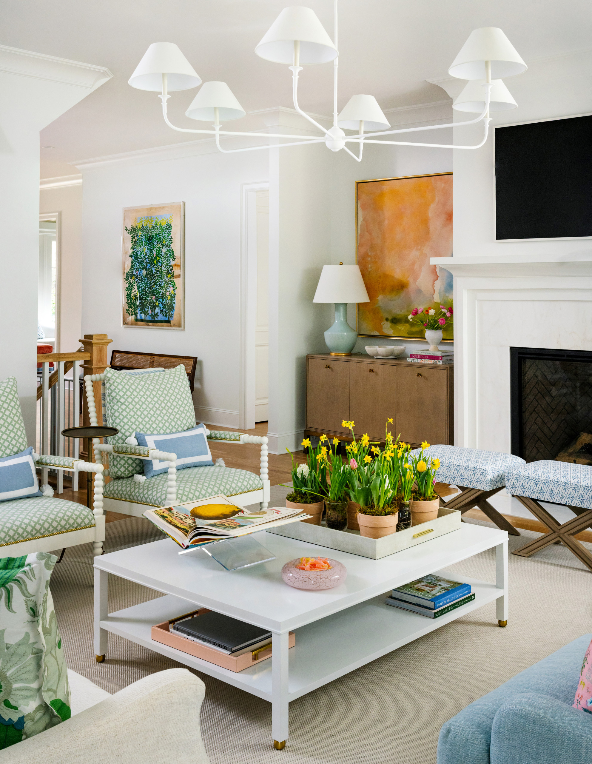 Transitional Southern interior design, home tour featuring a transitional home decor style living room