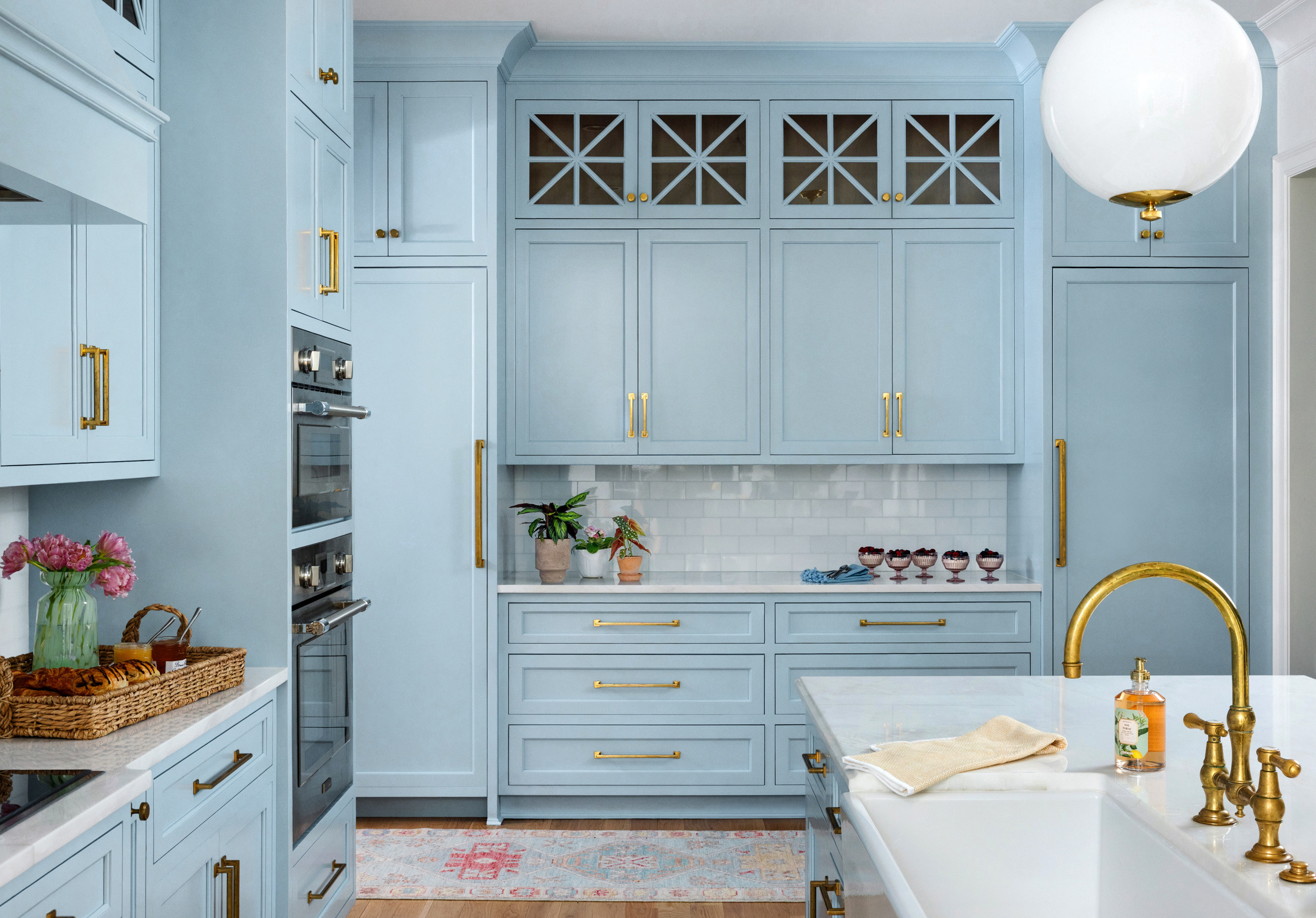 Transitional Southern interior design, home tour featuring a transitional home decor style kitchen