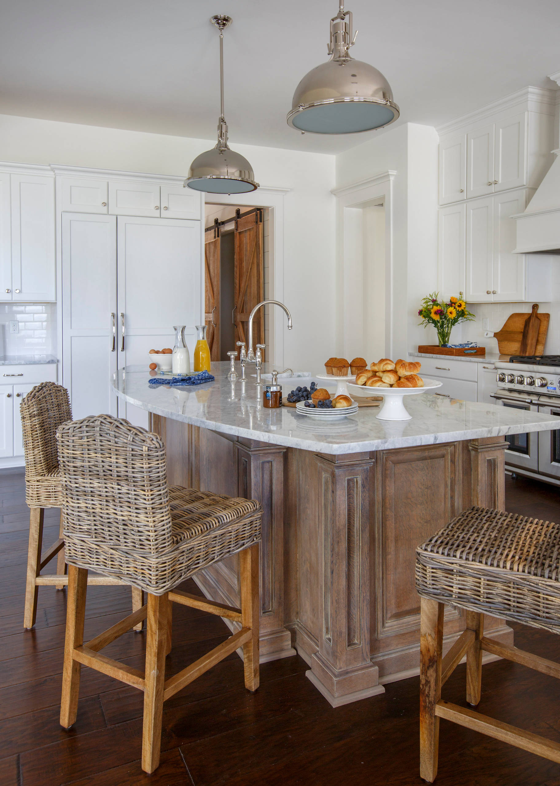 southern coastal home tour kitchen