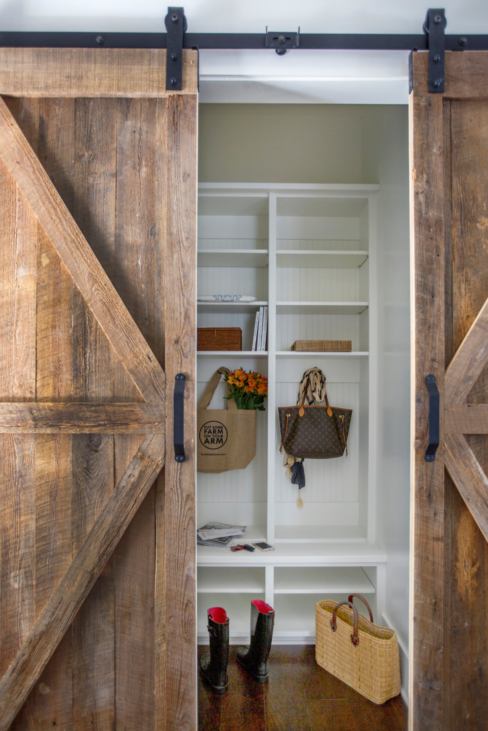southern coastal home tour mudroom