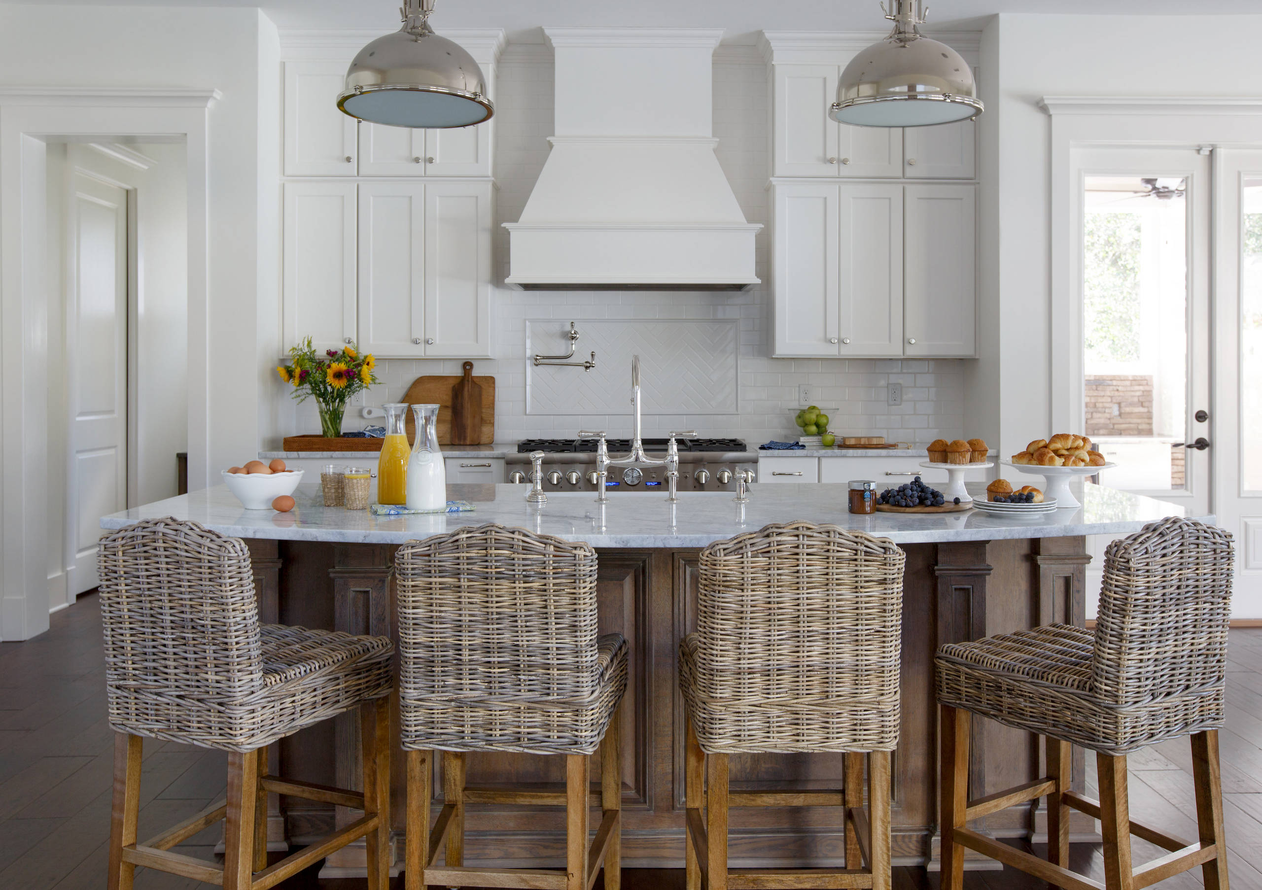 southern coastal home tour kitchen