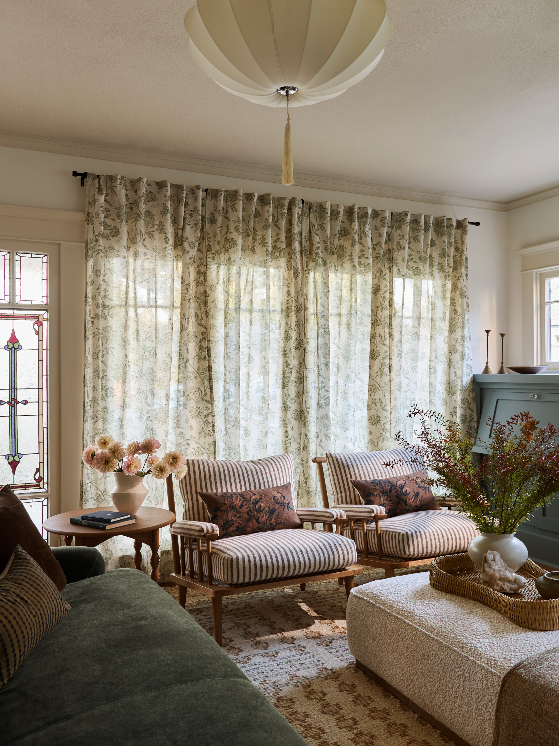 Home tour featuring craftsman historic renovation in LA in modern heritage style