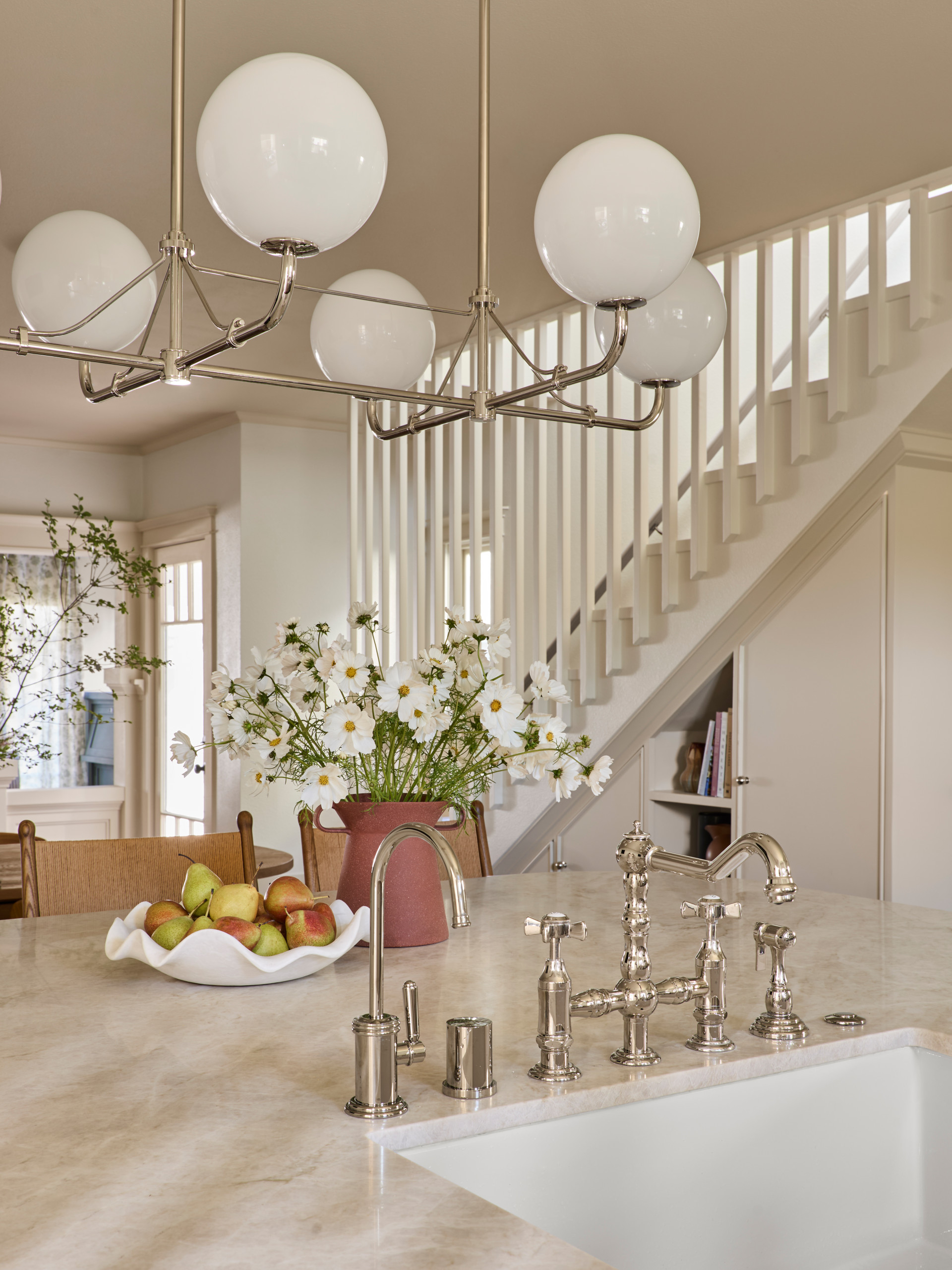 Home tour featuring craftsman historic renovation in LA in modern heritage style