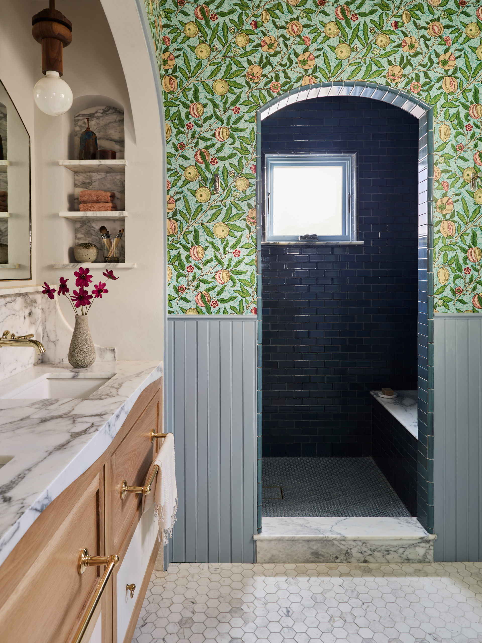 Home tour featuring craftsman historic renovation in LA in modern heritage style