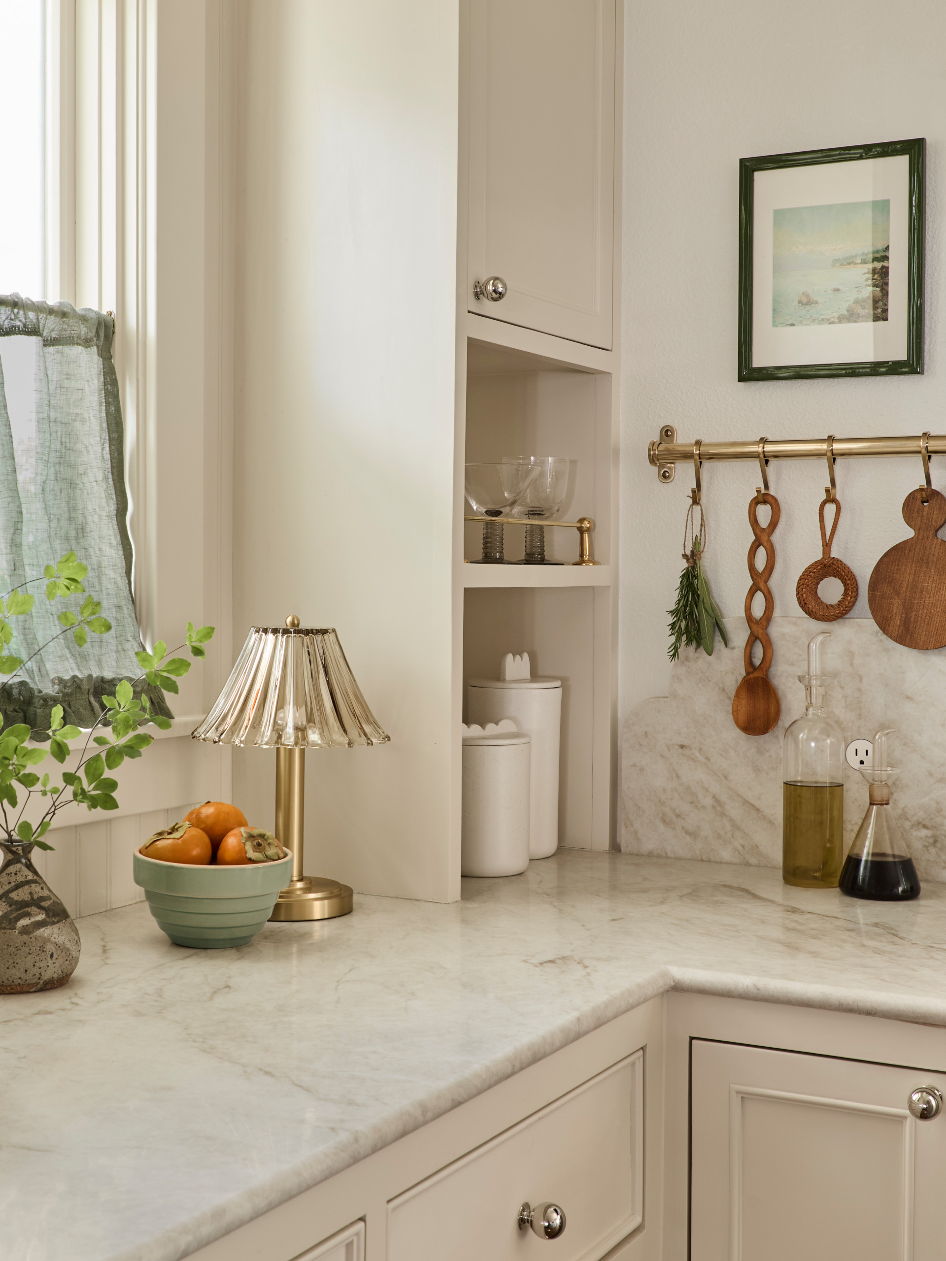 Home tour featuring craftsman historic renovation in LA in modern heritage style