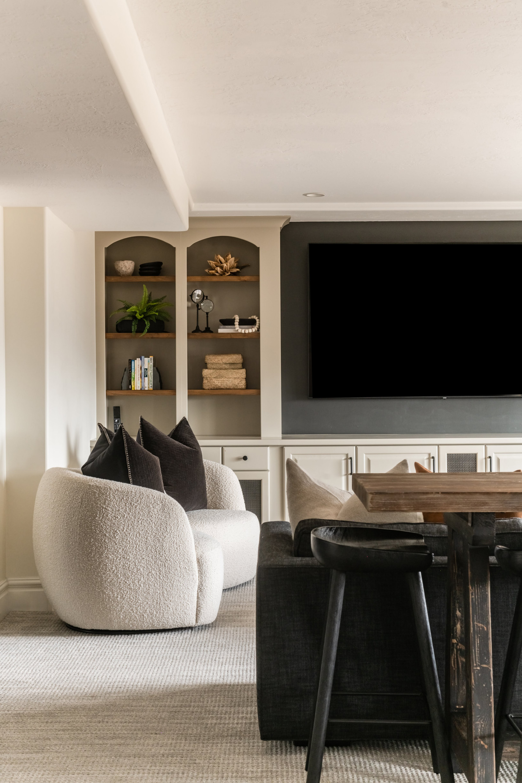 Home tour featuring draper refresh house family room in transitional home design