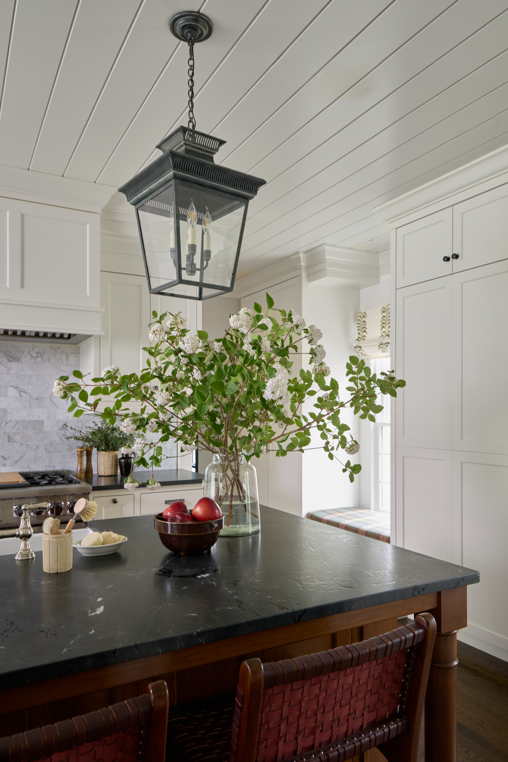 Modern farmhouse style home tour featuring a stylish kitchen