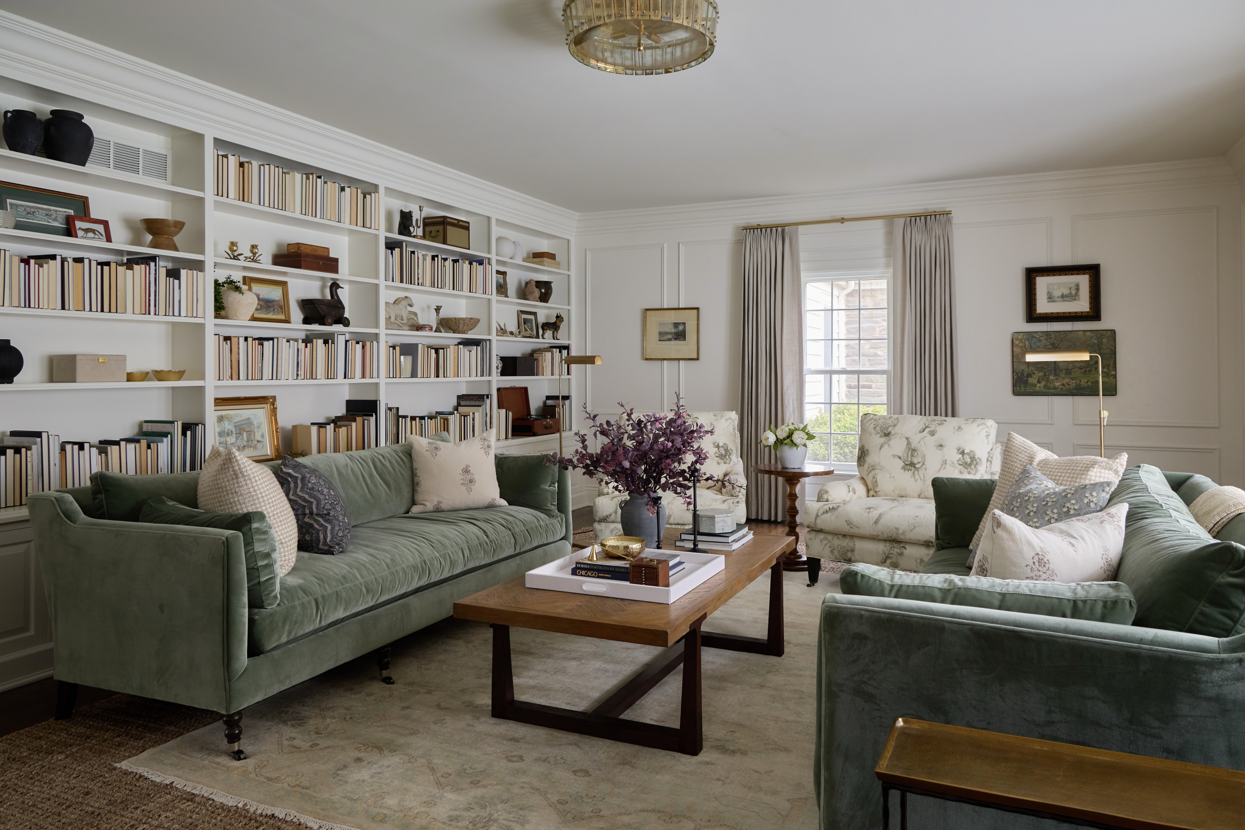 Modern farmhouse style home tour featuring a stylish living room
