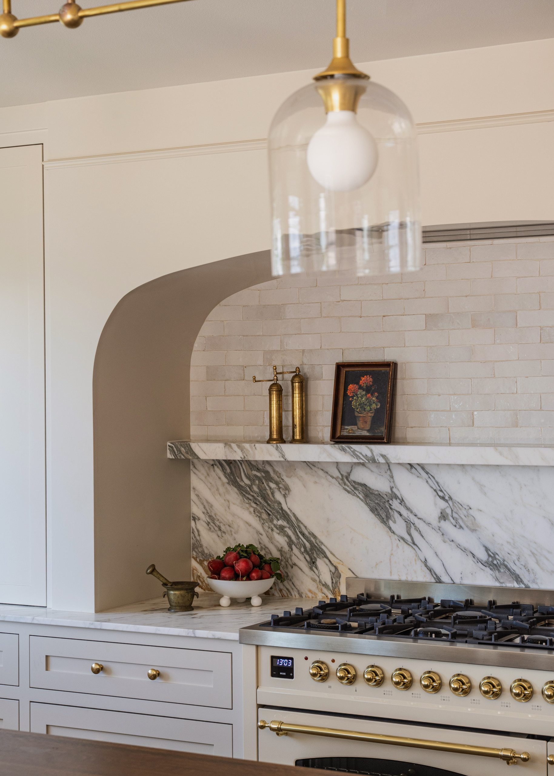 Sophisticated modern traditional home tour featuring the timeless Vista project designed by Jessica Nelson Design featuring a kitchen