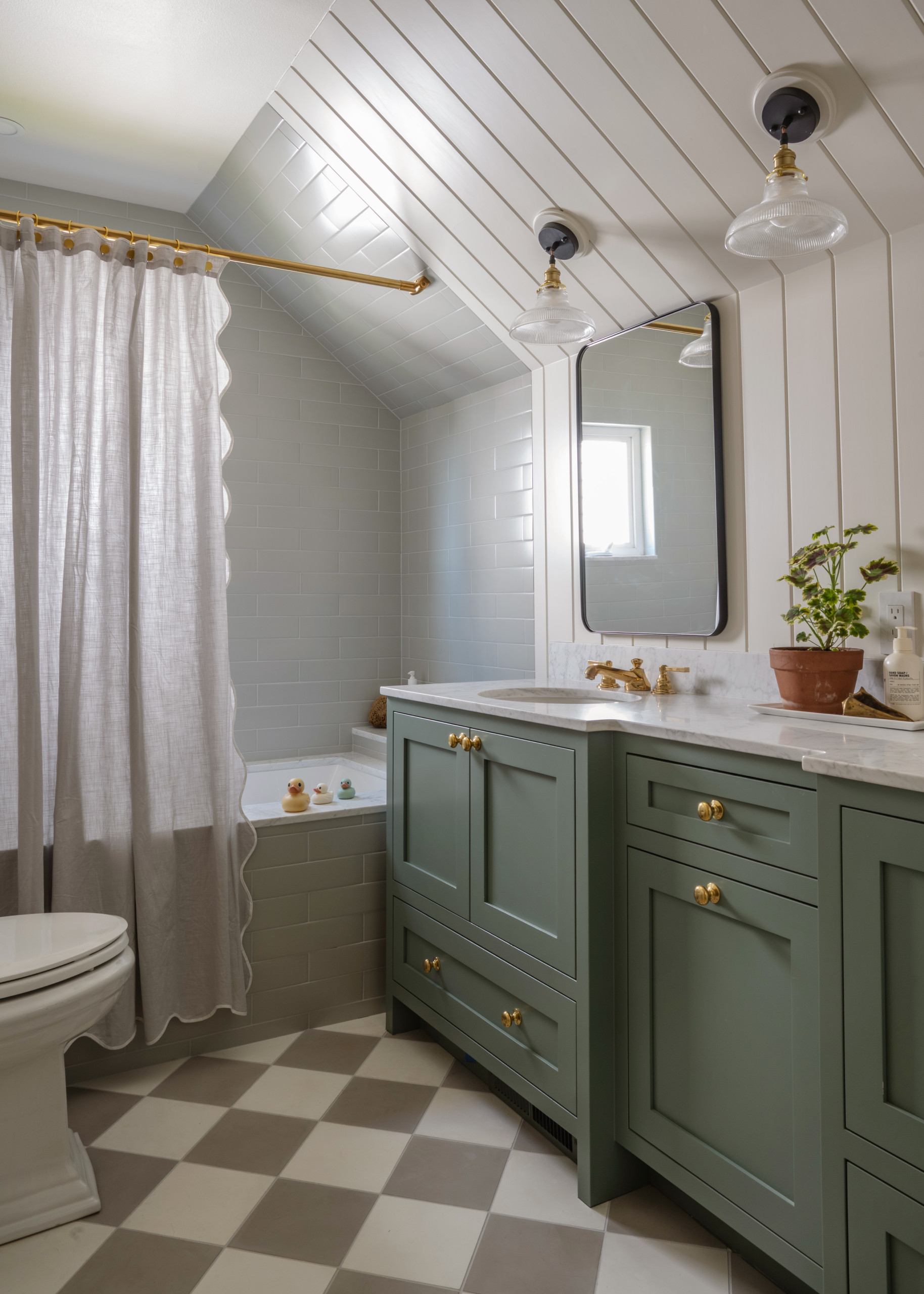 Sophisticated modern traditional home tour featuring the timeless Vista project designed by Jessica Nelson Design featuring a bathroom