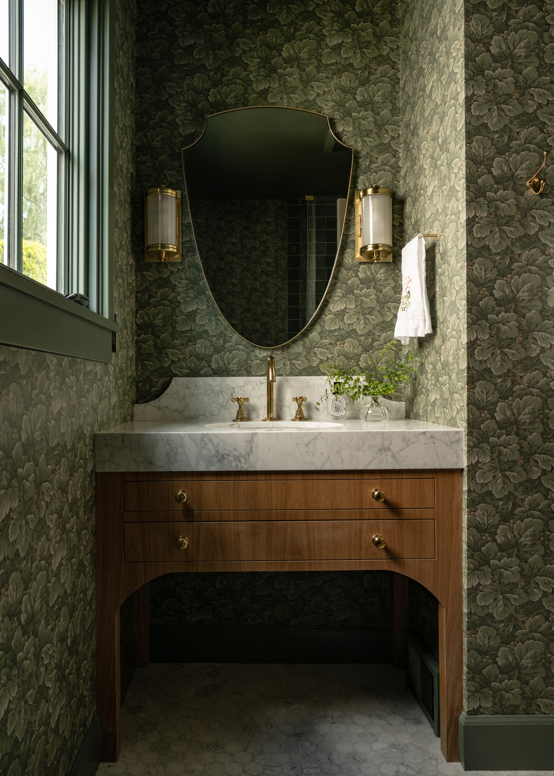 Sophisticated modern traditional home tour featuring the timeless Vista project designed by Jessica Nelson Design featuring a small bathroom