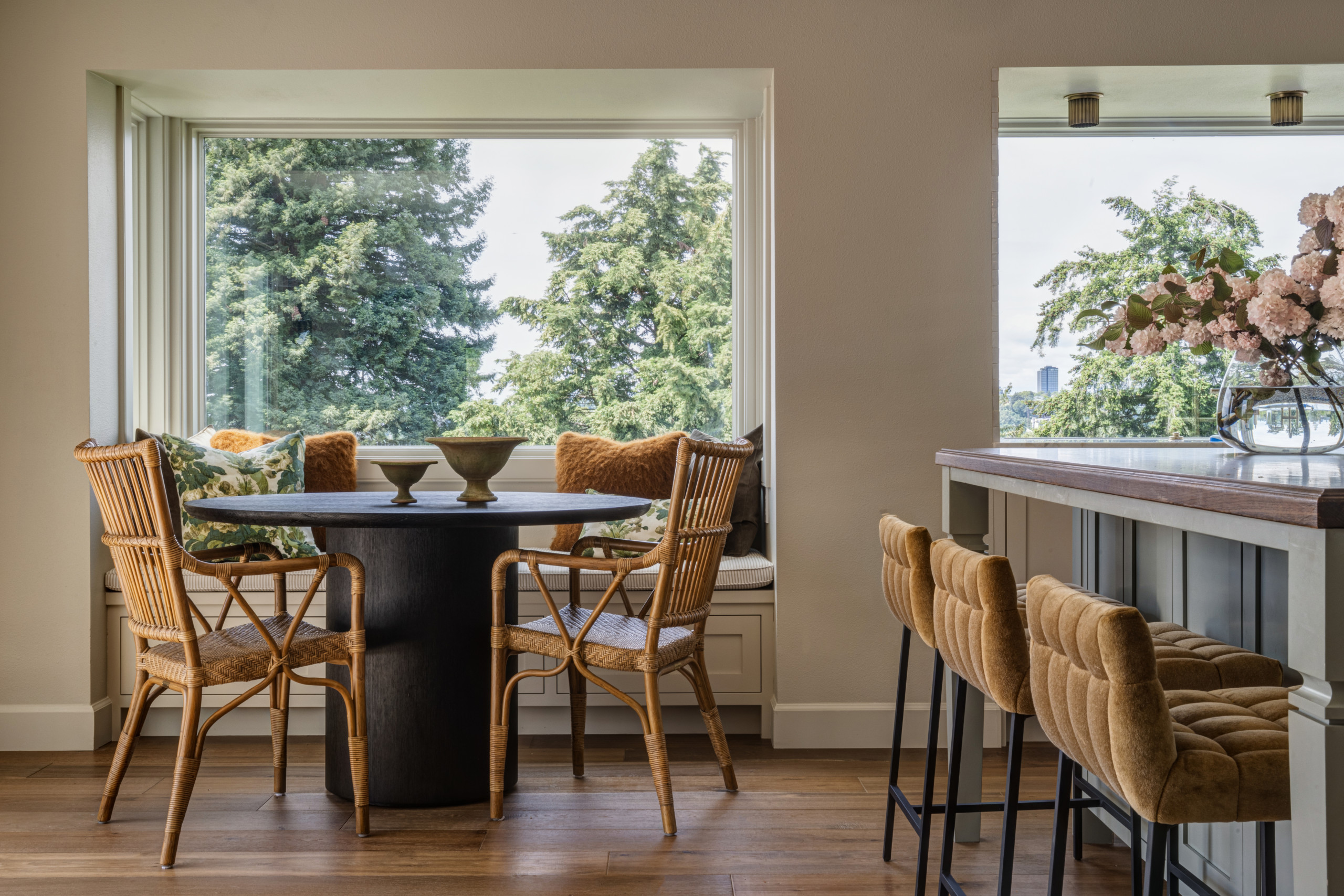 Sophisticated modern traditional home tour featuring the timeless Vista project designed by Jessica Nelson Design featuring a kitchen and breakfast room.