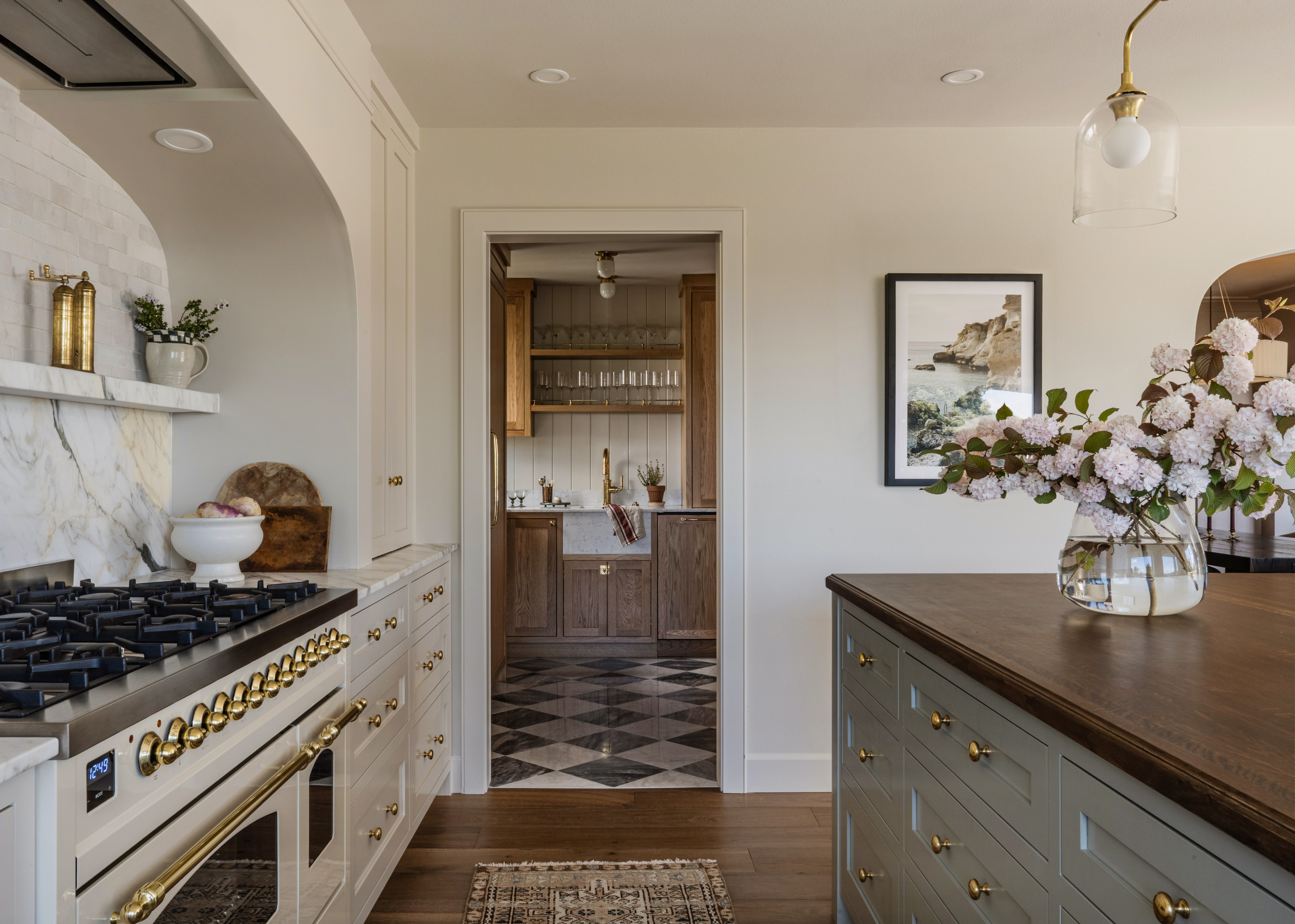 Sophisticated modern traditional home tour featuring the timeless Vista project designed by Jessica Nelson Design featuring a kitchen