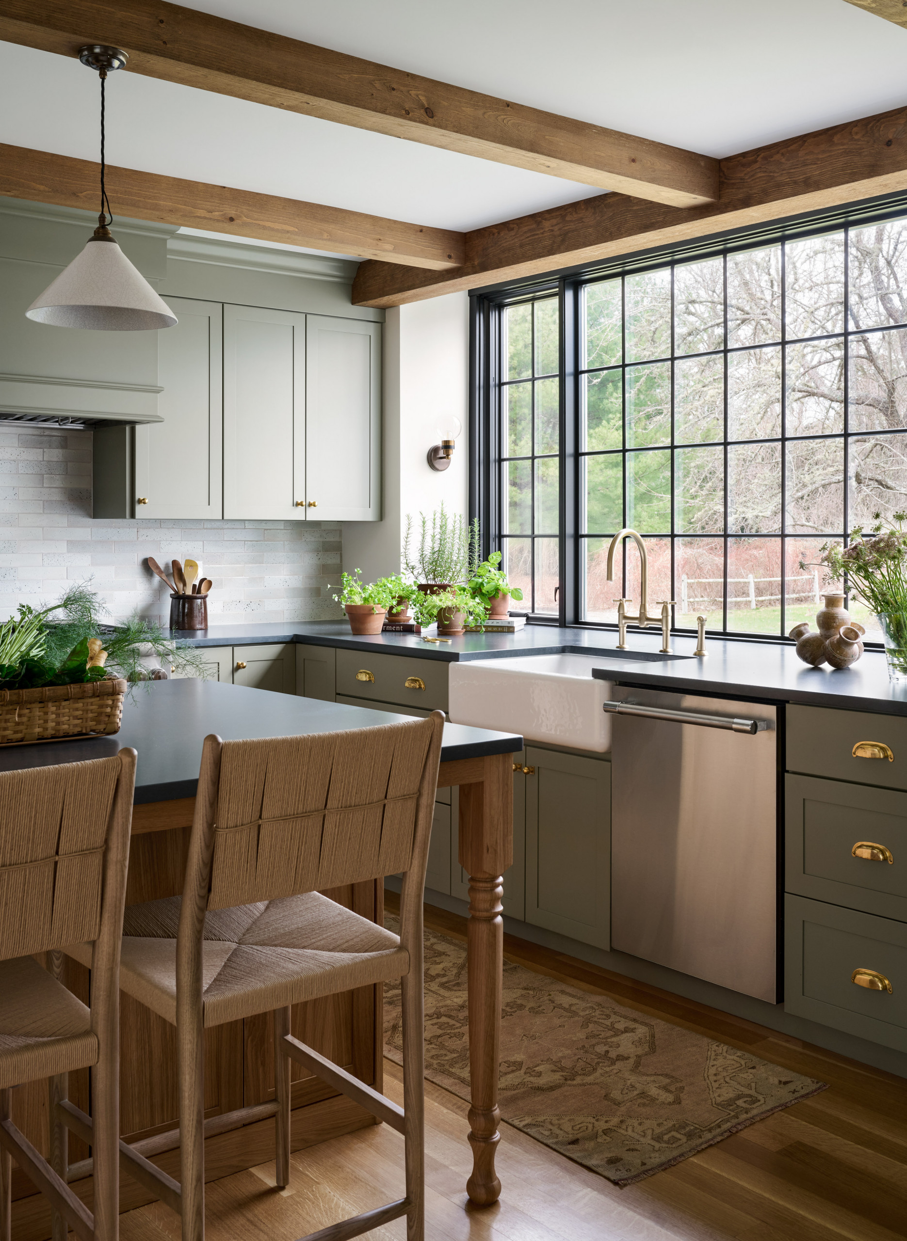 Kitchen from Seaside Colonial home tour designed by Beige and Bleu Design Studio in modern transitional heritage style.