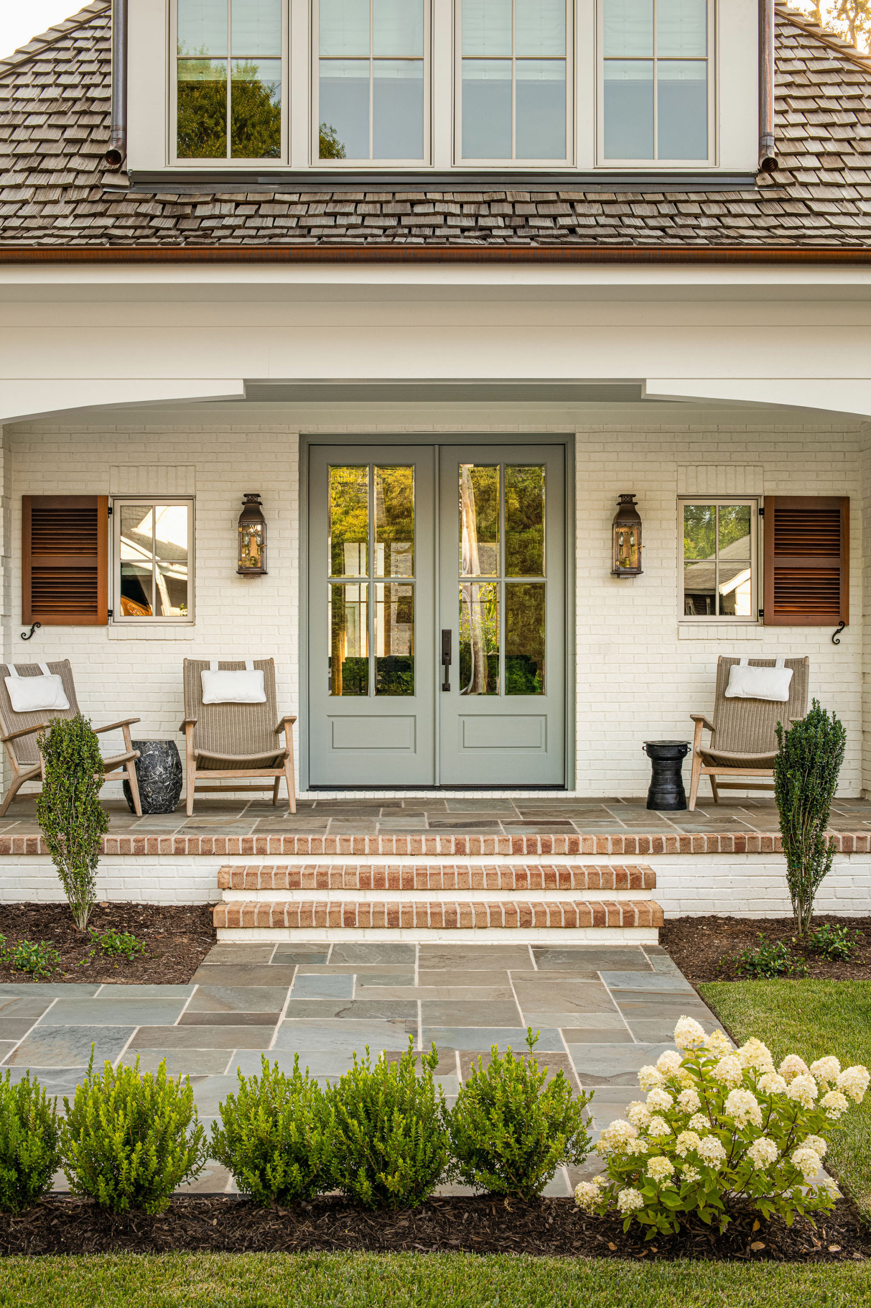 Home tour with strong modern southern style featuring the Davidson Village Charmer home.